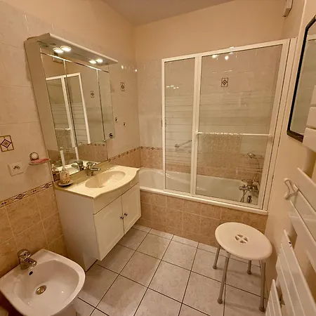 T3 Avec Terrasse Et Garage à 300 M De La Plage, Quartier Arago - Fr-1-92-582 *