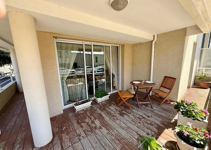 T3 Avec Terrasse Et Garage A 300 M De La Plage, Quartier Arago - Fr-1-92-582 דירה *